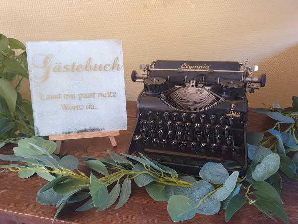 Vermietung  - Deko Schreibmaschine mit Schild fürs Gästebuch